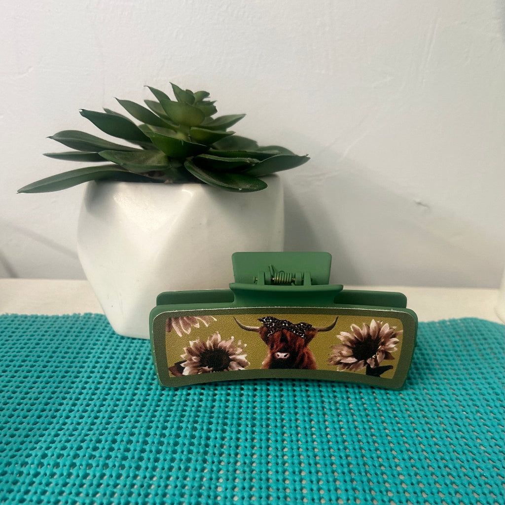 Green Highland Cow Hair Claw