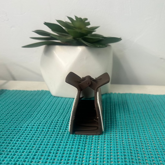 Brown Highland Cow Hair Claw