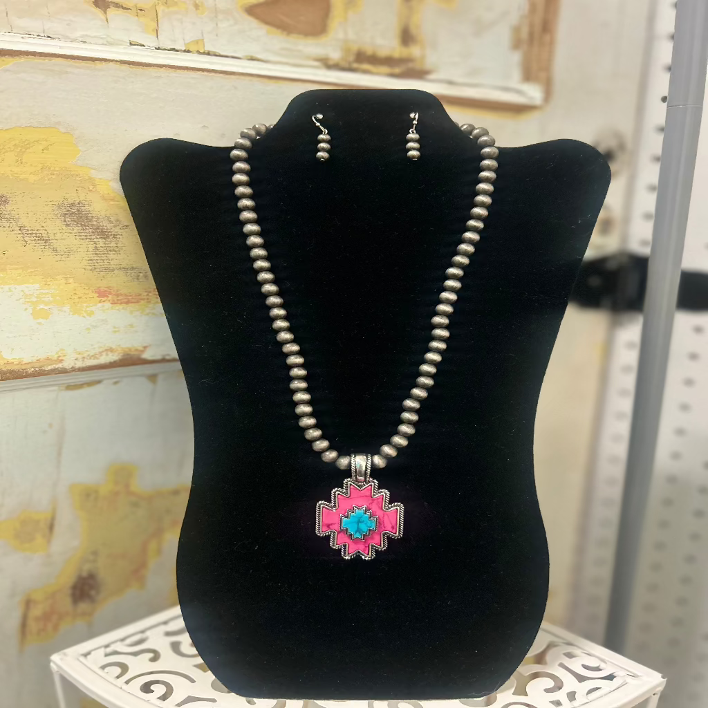 Bronco Beauty Necklace Set