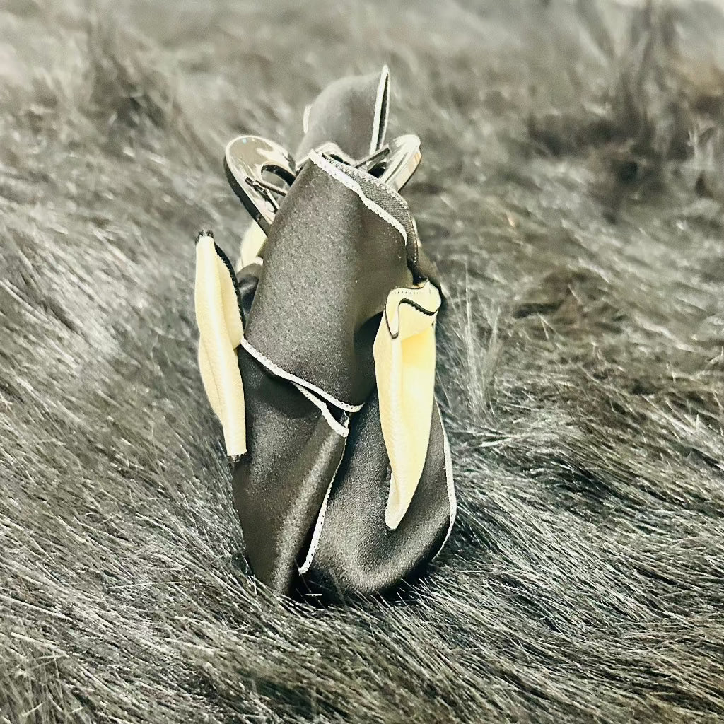 Bowtie hair claw 