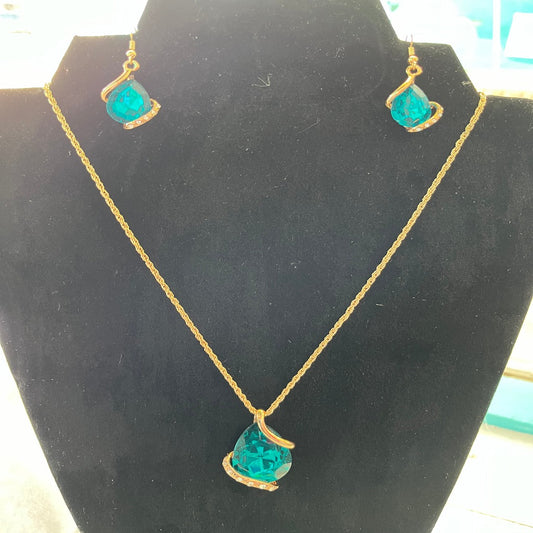 Green Vintage Necklace Set
