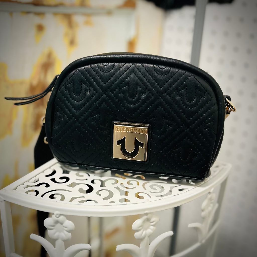 Sleek Black Shoulder Bag