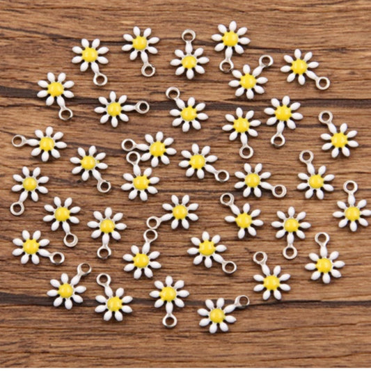 White Daisy Charm