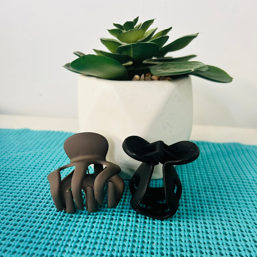 Jennifer Hair Claw