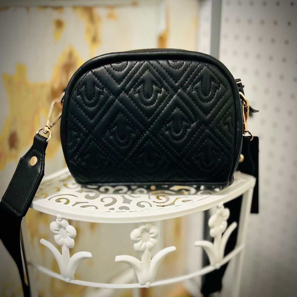 Sleek Black Shoulder Bag